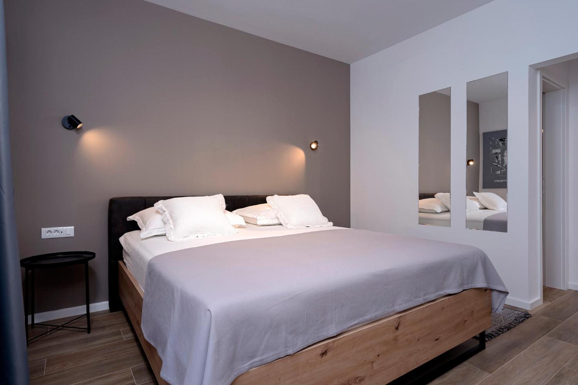 Modern, 2 Bedroom Apartment Hvar Town Eksteriør bilde