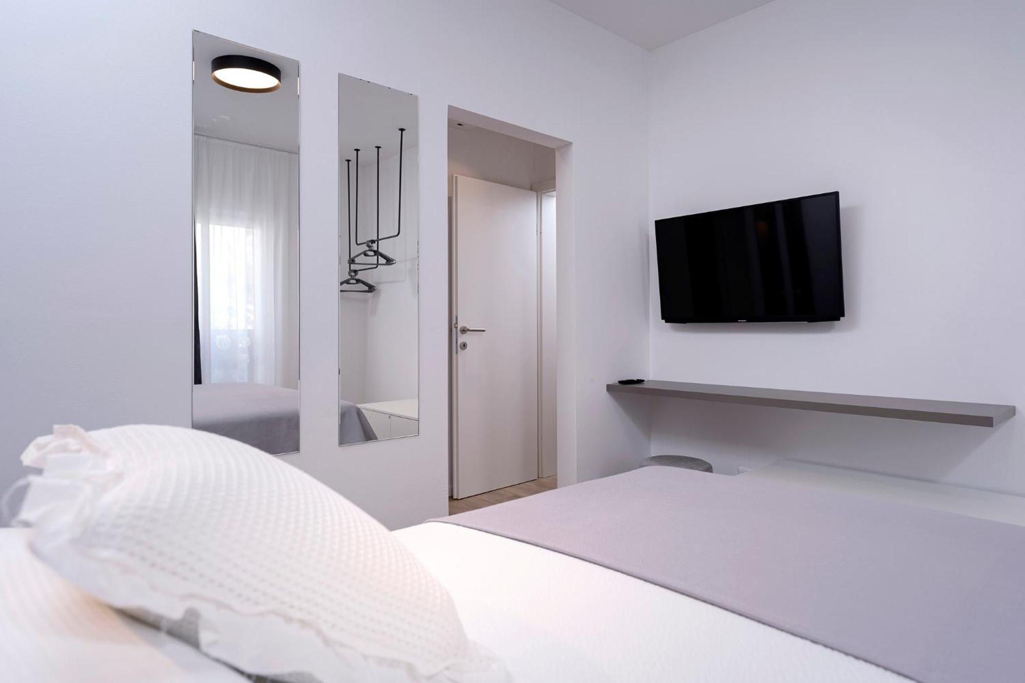 Modern, 2 Bedroom Apartment Hvar Town Eksteriør bilde