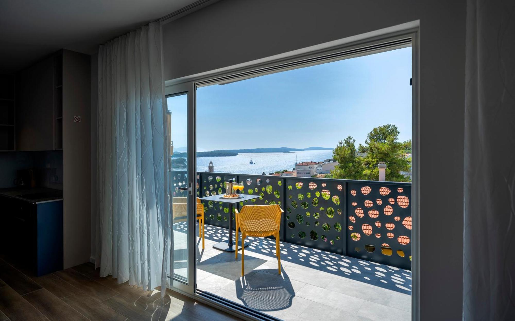 Modern, 2 Bedroom Apartment Hvar Town Eksteriør bilde