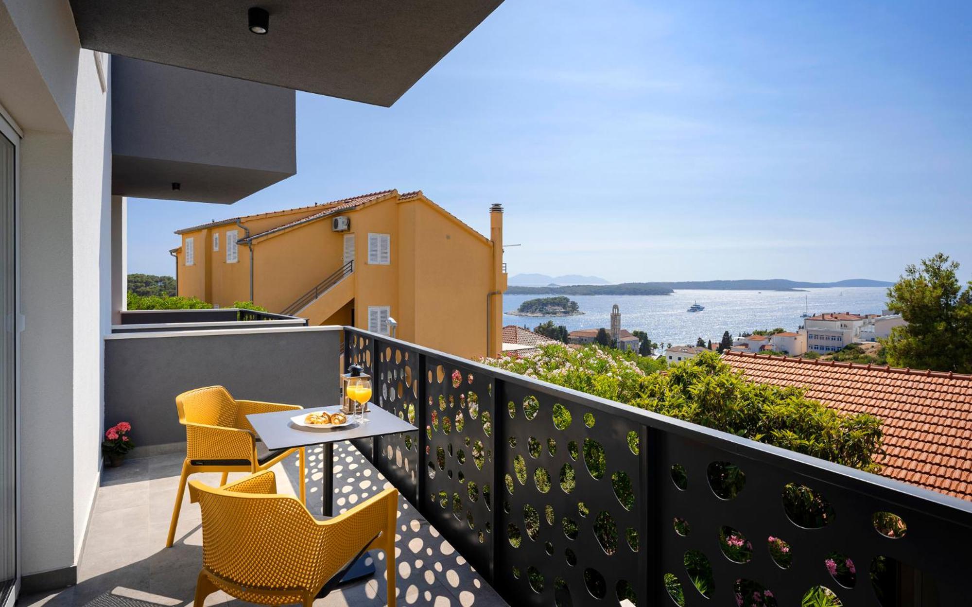 Modern, 2 Bedroom Apartment Hvar Town Eksteriør bilde